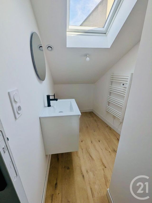 Appartement à louer - 3 pièces - 80.0 m2 - SEGRE EN ANJOU BLEU - 49 - PAYS-DE-LOIRE - Century 21 Iméo