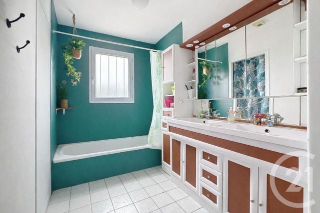 maison à vendre - 6 pièces - 138.0 m2 - MONTREVAULT SUR EVRE - 49 - PAYS-DE-LOIRE - Century 21 Iméo