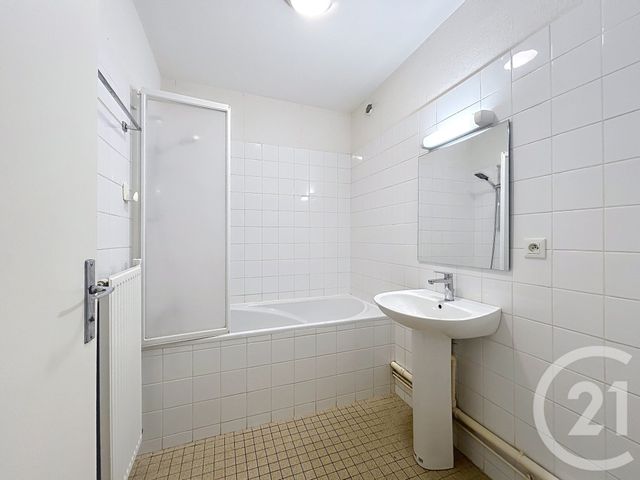 Appartement à louer - 5 pièces - 77.25 m2 - CHATEAUBRIANT - 44 - PAYS-DE-LOIRE - Century 21 Iméo